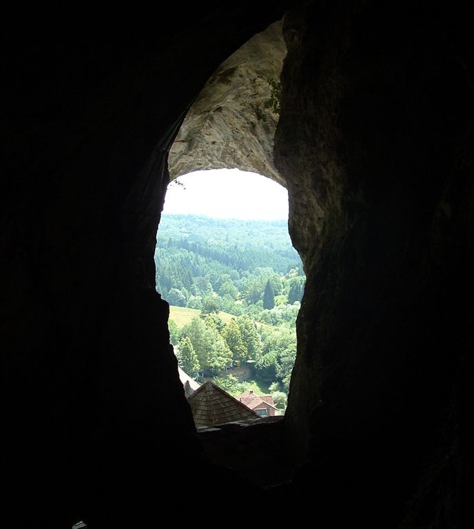 [cave_castle_slovenia_12.jpg]