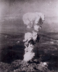 [200px-Atomic_cloud_over_Hiroshima.jpg]