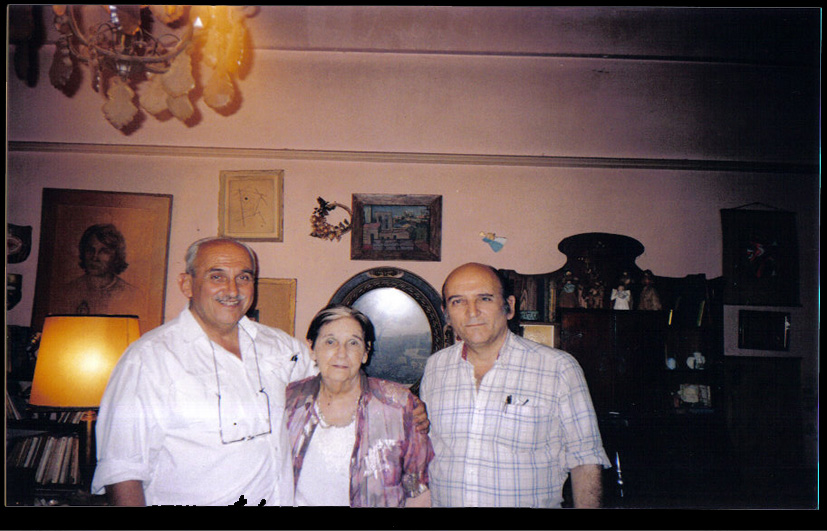 Ruth con sus hijos Alejandro y Rodolfo