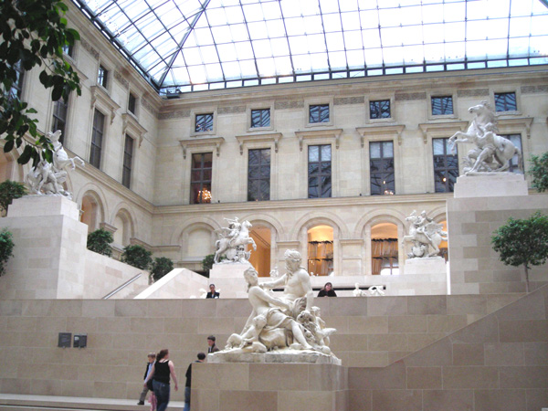 [The-Louvre-101.jpg]