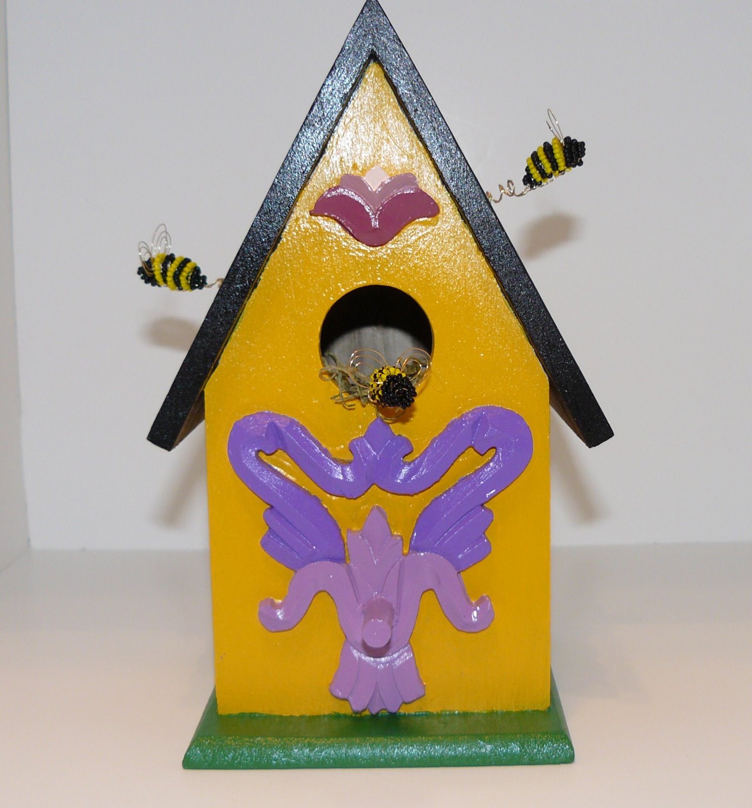 [bee+birdhouse+001.jpg]