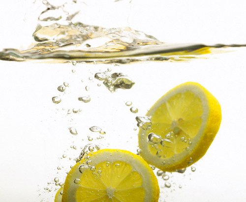 [lemon+in+water.jpg]