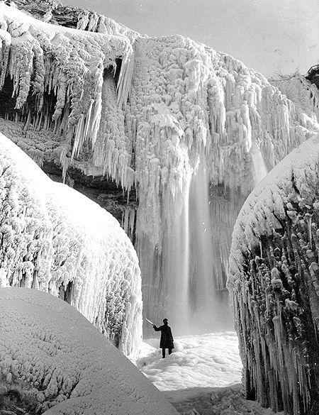 [1911+Niagara+Frozen.jpg]