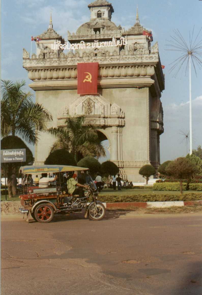 [Laos-+Victory+monument.jpg]