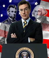 Stephen Colbert (com Abraham Lincoln e George Washington em pano de fundo)
