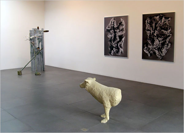 [Sculptures+by+Nick+Herman+and+large+archival+prints+by+Jonah+Freeman+and+Michael+Phelan+at+Peter+Blum..jpg]