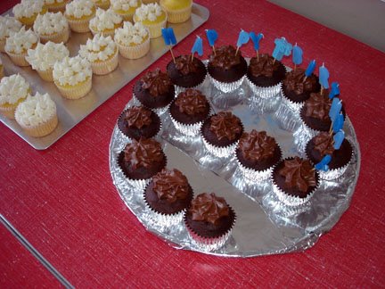 [e+shaped+cupcakes.jpg]