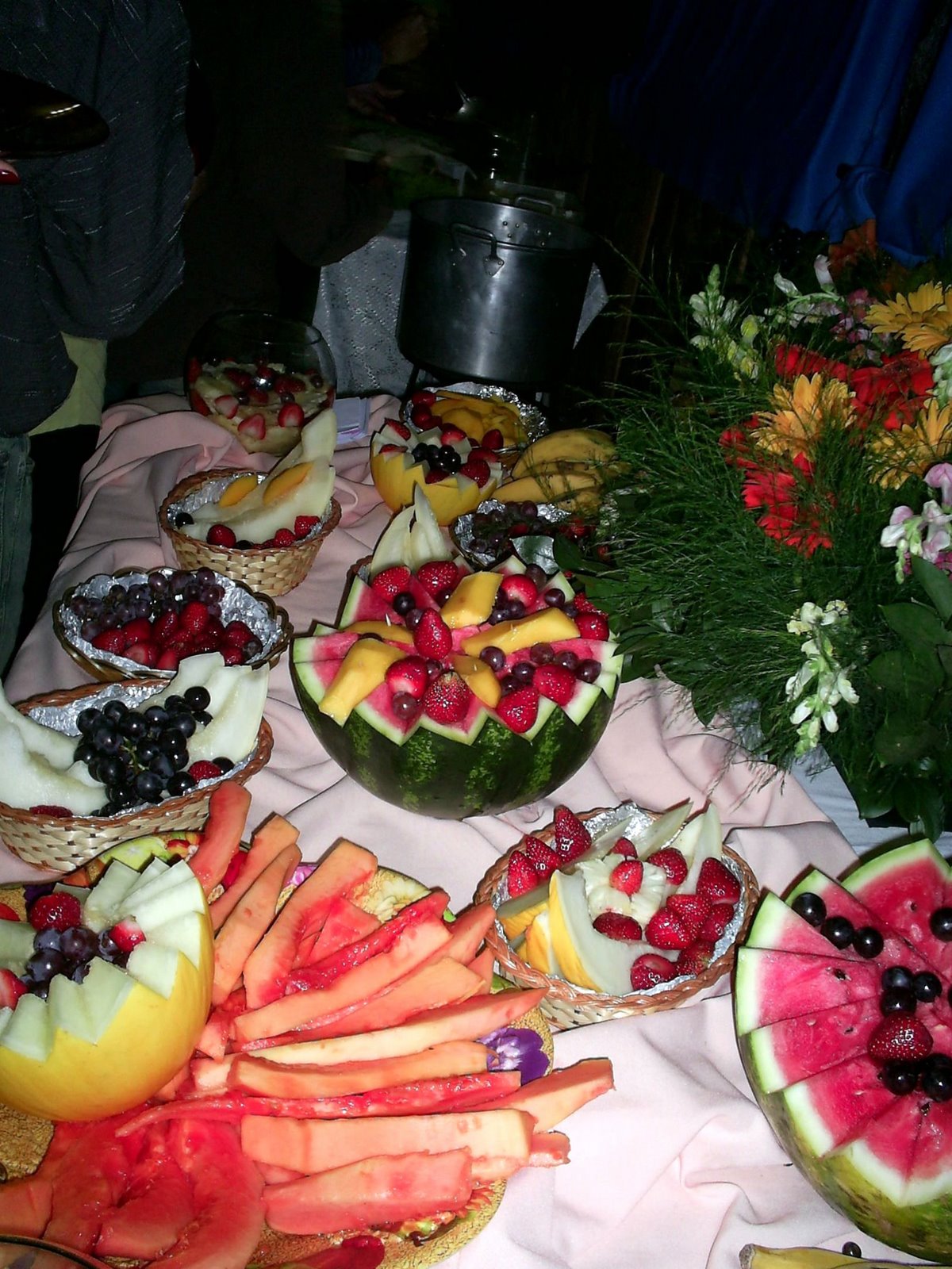 [mesa+com+frutos+decorados.JPG]