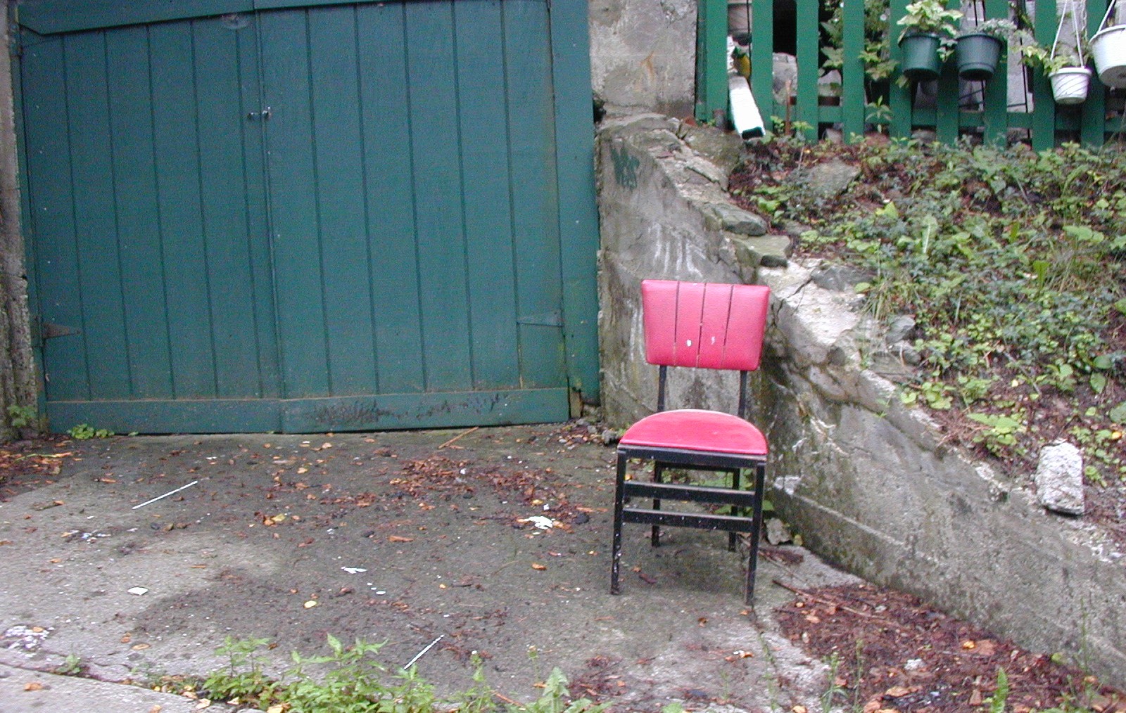 [red+chair.JPG]