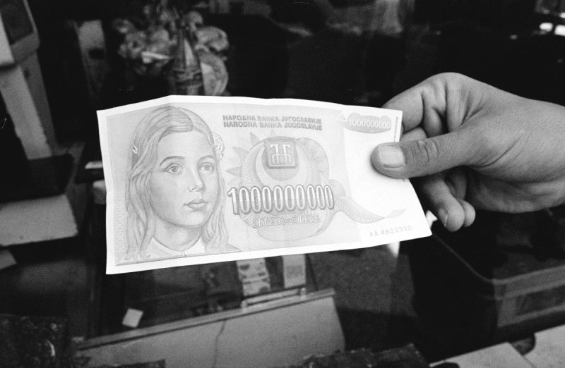 [Yugoslav+1+billion+dinar+note--Inflacija.jpg]