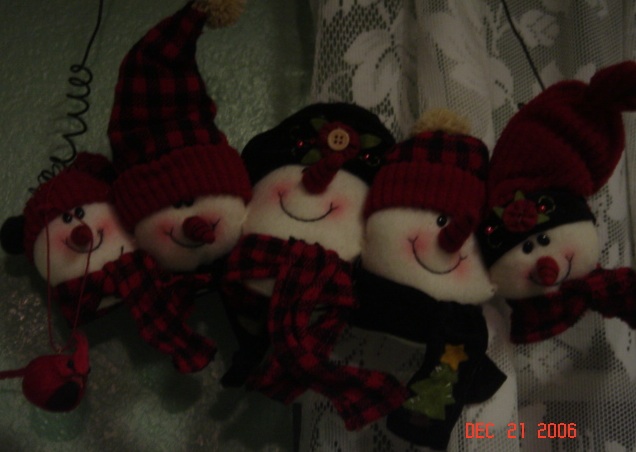 [snowmanfamily.jpg]