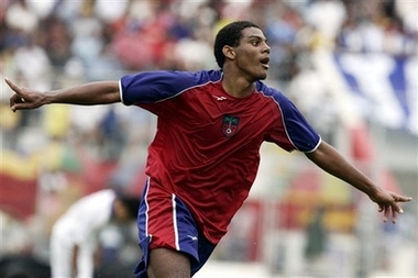 [Haiti's+Jean+Fabien+celebrates+his+a+goal+against+El+Salvador's+during+a+Concacaf+under+17+soccer+game+in+Tegucigalpa,+Sunday,+April+8,+2007.+Haiti+won+3-0..jpg]