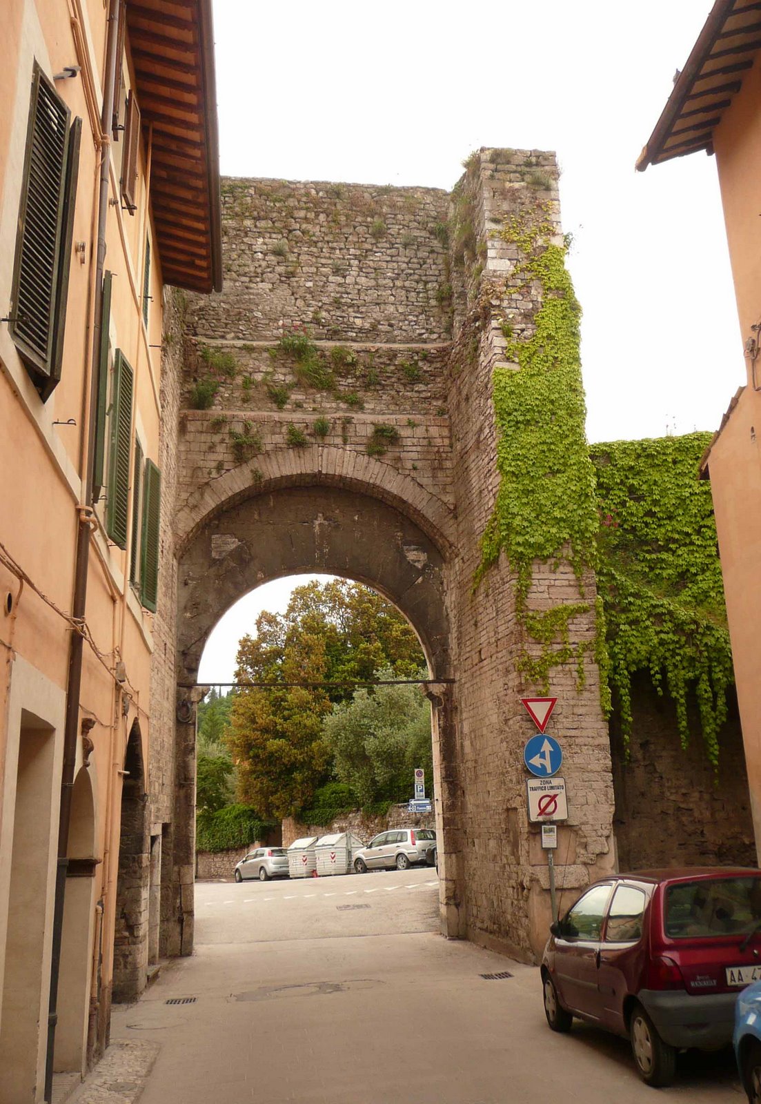 [Gate,+an+Carlo+Borromeo,Spoleto.jpg]