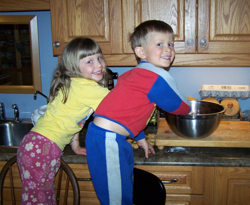 [May+16+Becky+and+Michael+making+cookies.jpg]