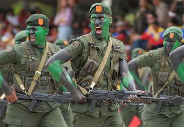 [venezuela-soldados-rifles-ak103.jpg]