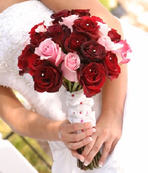 [wedding-flower-bouquet-roses.jpg]