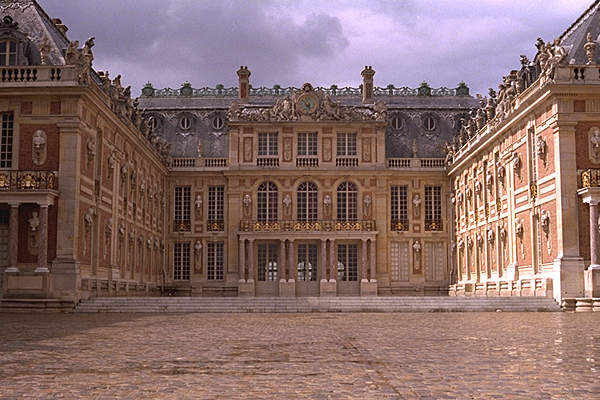 [Versailles.jpg]