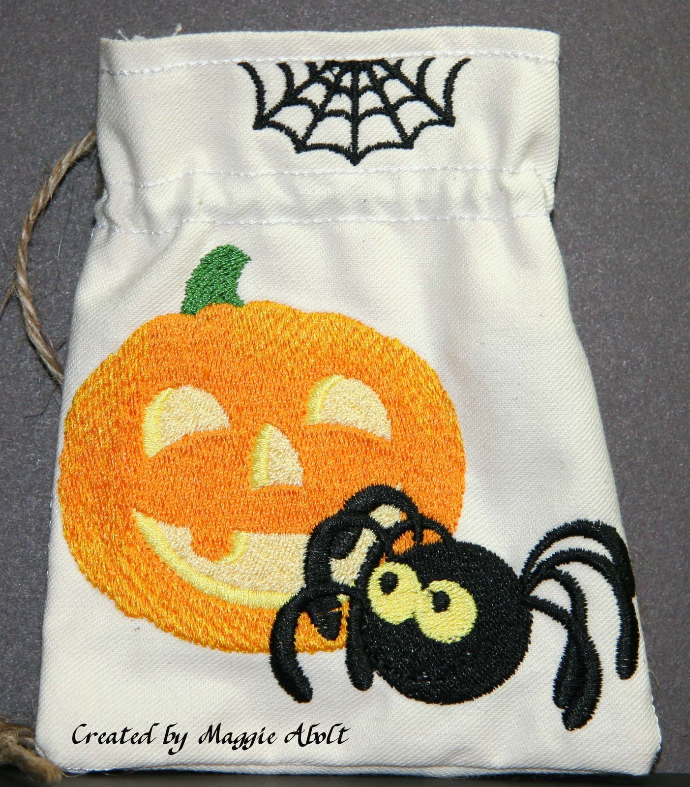 [pumpkin+spider+bag.jpg]