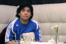 [230px-Maradona_mundial_2006.jpg]