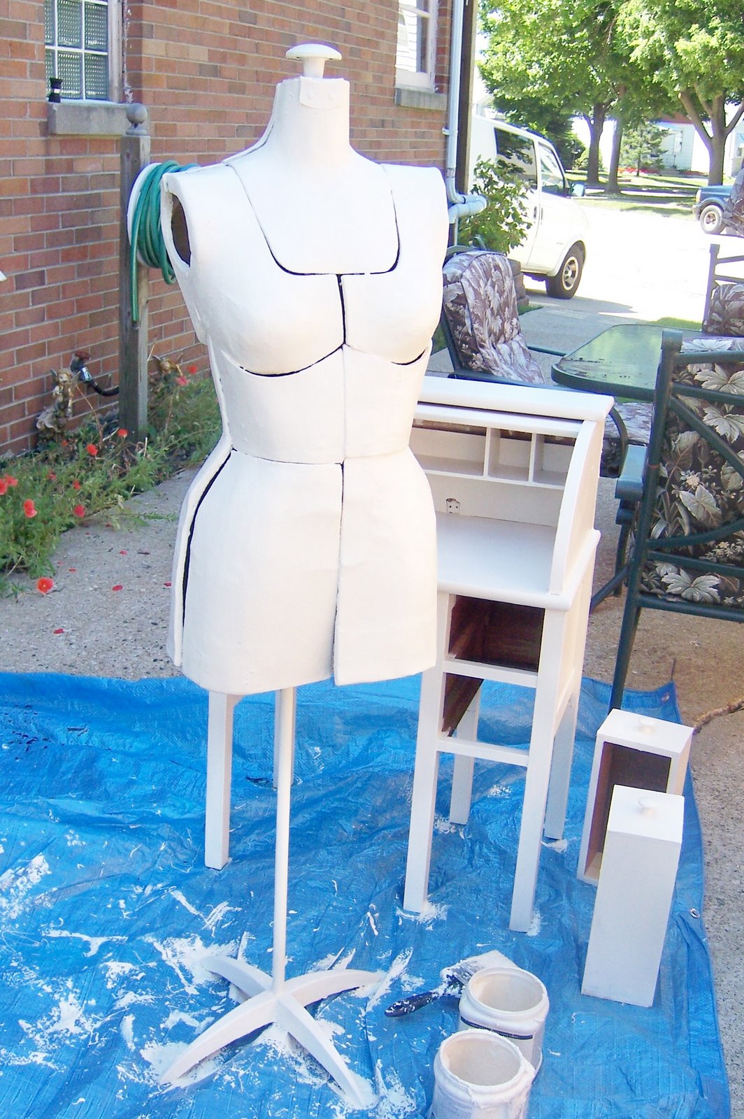 [july+08+painting+mannequin+done.jpg]
