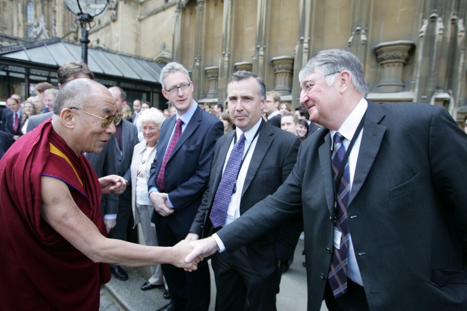 [Dalai+Lama+and+Roger+Williams+MP.JPG]