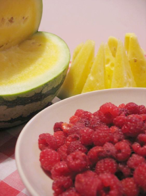 [raspberries+&+yellow+watermelon.jpg]