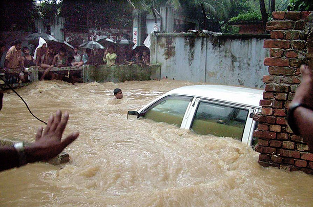 [A+driver+tries+to+go+back+to+his+submerged+car+to+retrieve+his+belongings+in+Chittagong,+Bangladesh.+At+least+67+people+were+killed+in+mudslides+triggered+by+heavy+monsoon+rains..jpg]