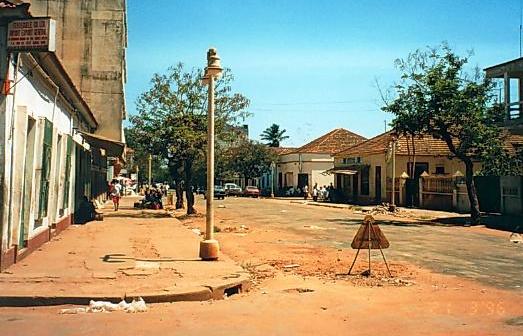 [Guine_Bissau_Rua_Cervejaria_Solmar_1996_HR.JPG]