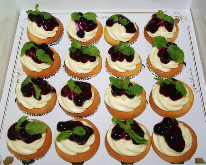 Blueberry Cheese Cupcakes