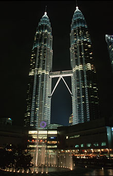 [KUL+Petronas+Twin+Towers+and+KLCC+by+night+220x343.jpg]