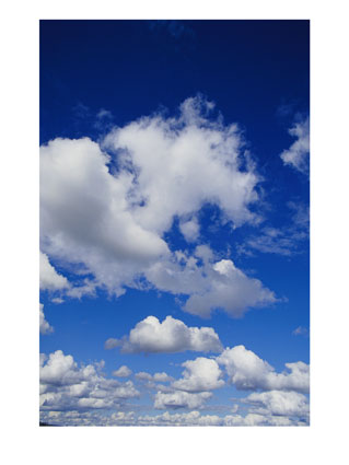 [120977~Nubes-blancas-y-esponjosas-cerca-del-Parque-nacional-Carnarvon-de-Queensland-Posteres.jpg]
