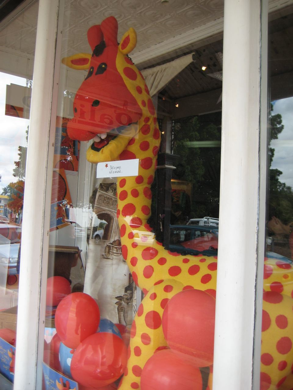 [gerard+the+giraffe.jpg]