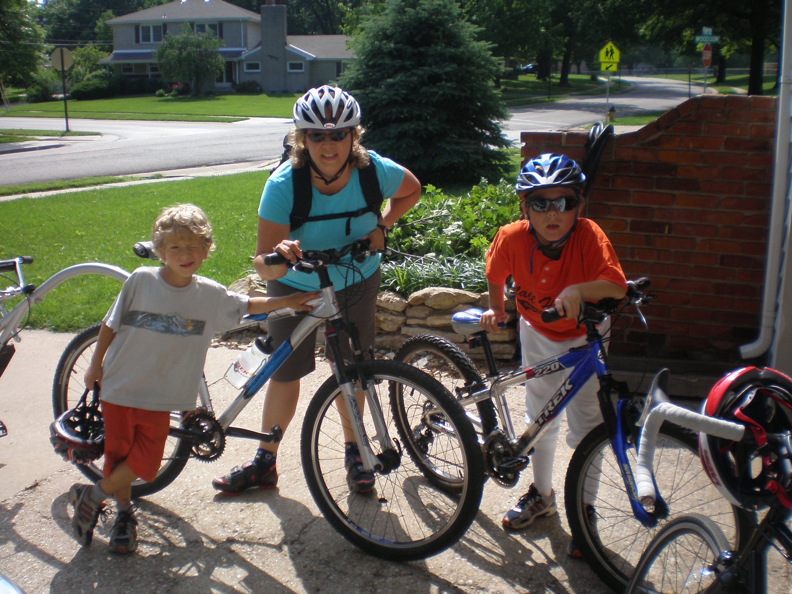 [mom+boys+bikes.JPG]