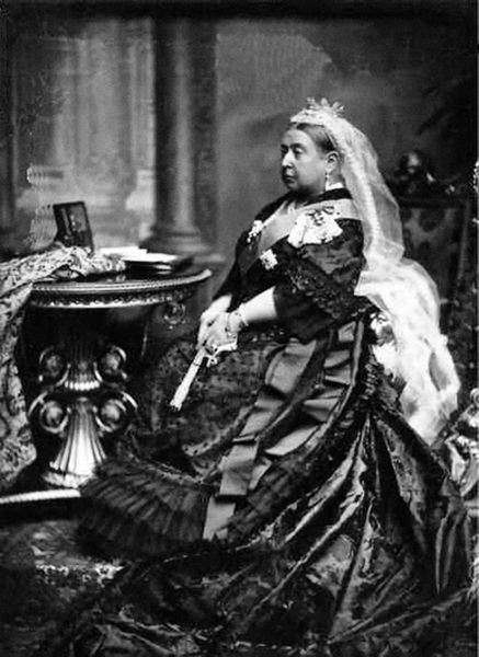 [437px-Queen_Victoria_(1819-1901).jpg]