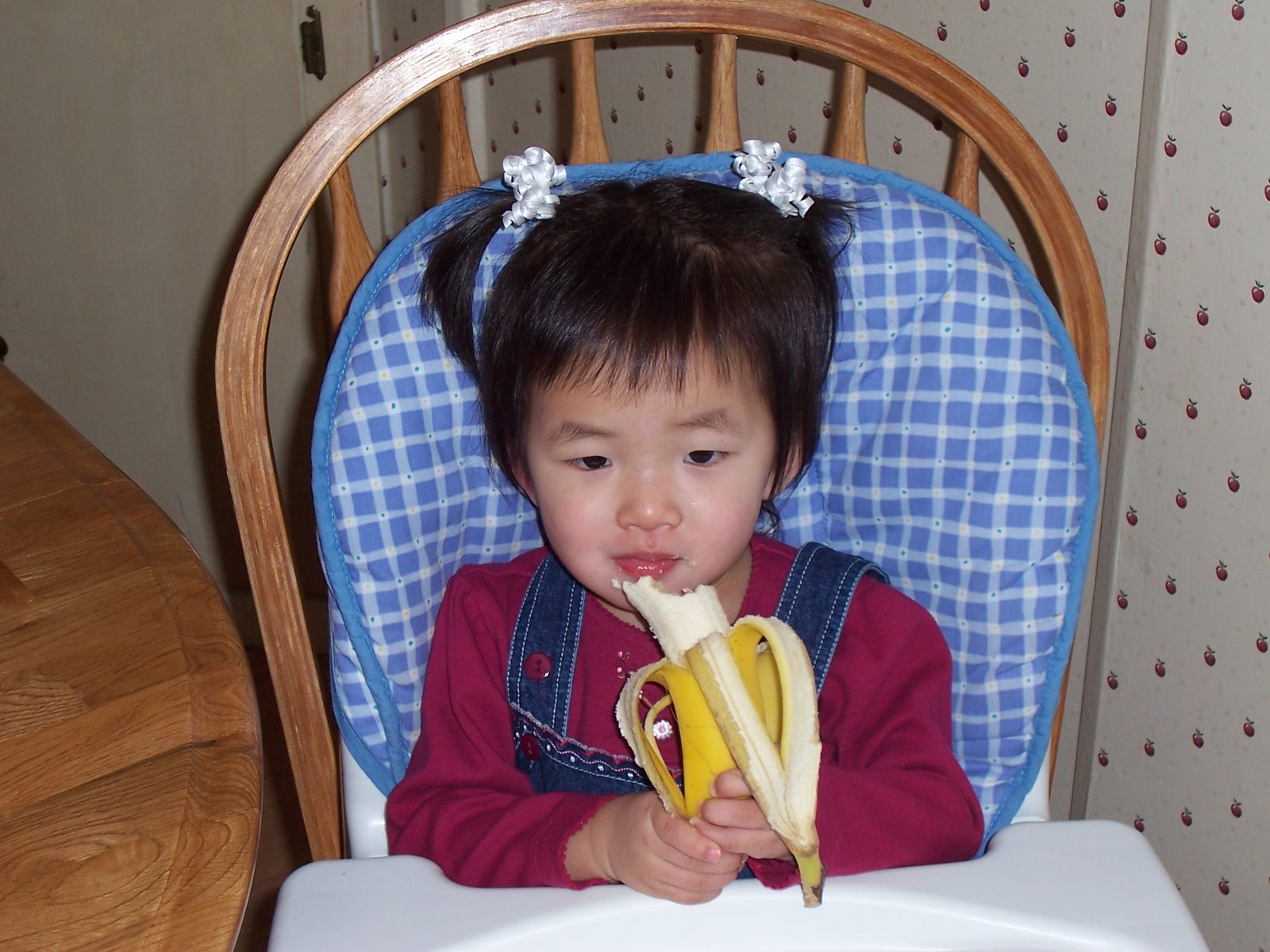 [Megan+Eating+Banana+02-24-08+005.jpg]