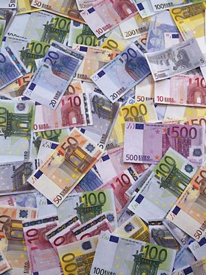[euro-money-pile.jpg]