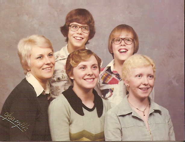 [North+family+1975.jpg]
