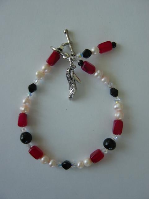[Diedry's+pink+pearl+and+quartz+bracelet.jpg]