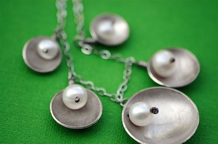 [Junedesigns+nesting+pearls.jpg]