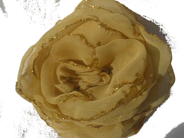 Rosa de gaza amarilla con bordes en glitter.