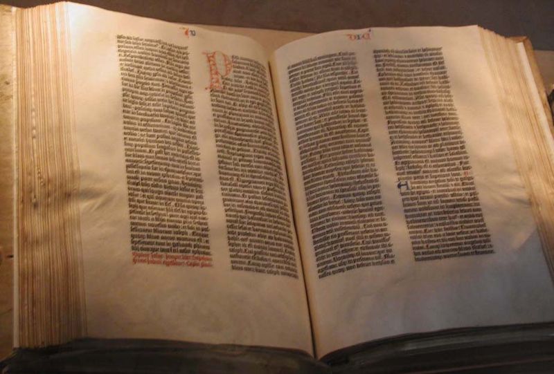 [800px-Gutenberg_Bible.jpg]