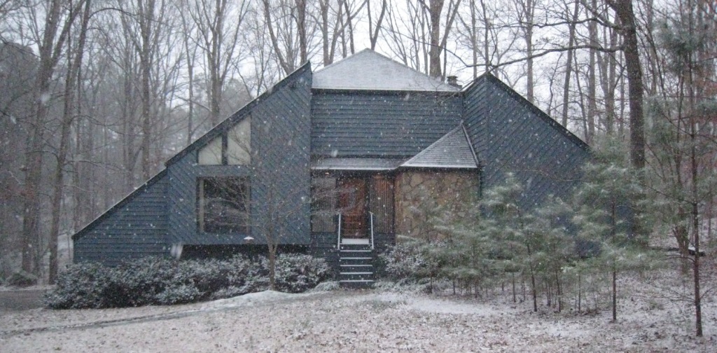 [Our+house+in+the+snow+cropped.JPG]