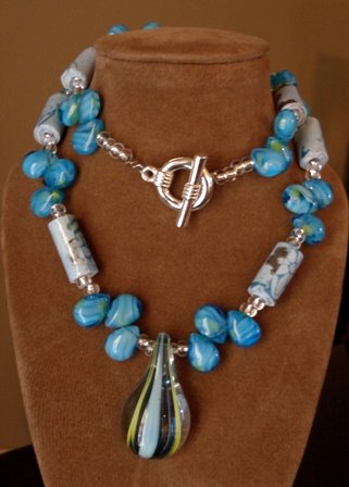 [mom+blue+necklace+2.JPG]