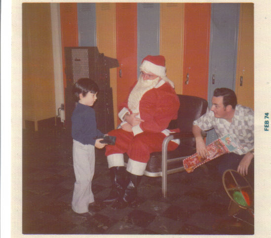 [Mark+with+Lou++talking+with+Santa+-+1974.jpg]