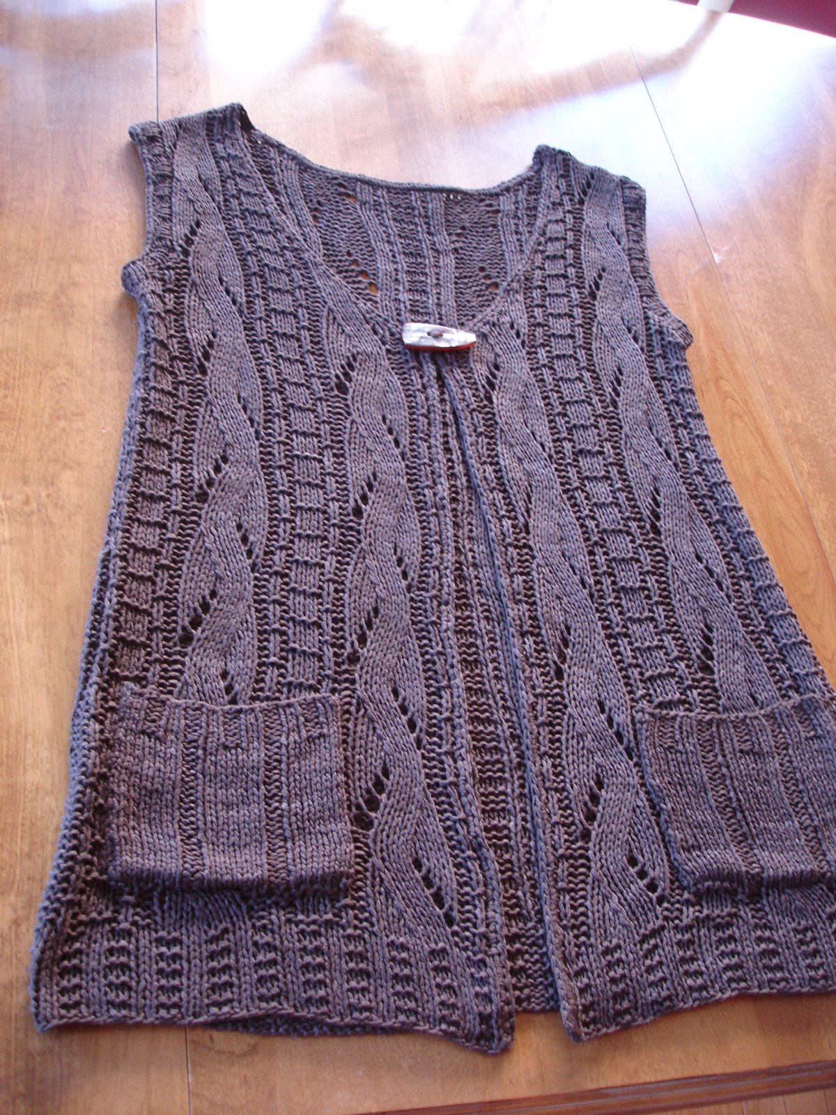 [2007+Oct+VK08S+-+Lacy+Cardi,++Cabled+Long+Cardi+059.jpg]