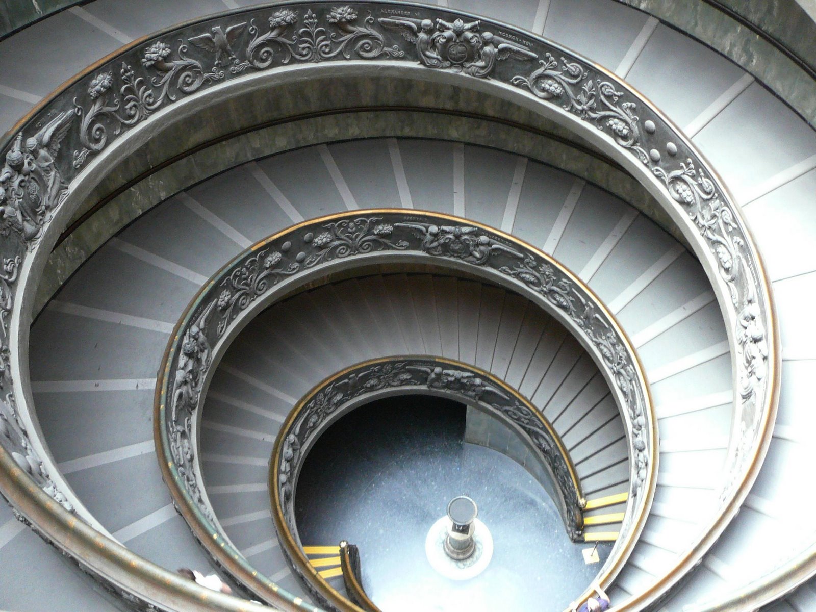 [staircase-vatican+museum.JPG]