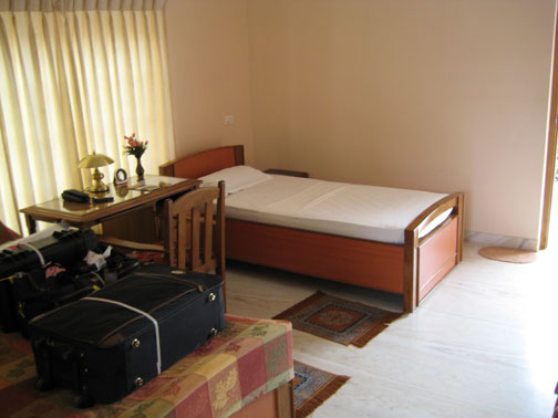 [guest-housing05-beds.jpg]