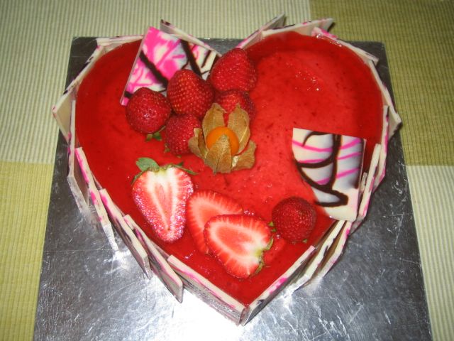 [Heart+Shaped+Strawberry+Mousse+Cake+(7+May+06)+007.JPG]