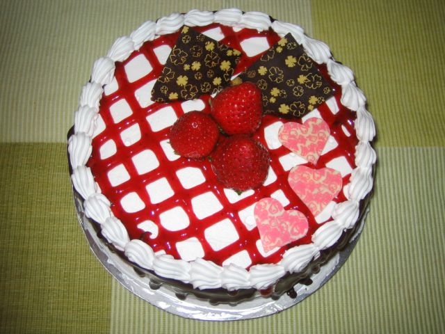 [Strawberry+Cake+(1+May+06)+002.JPG]