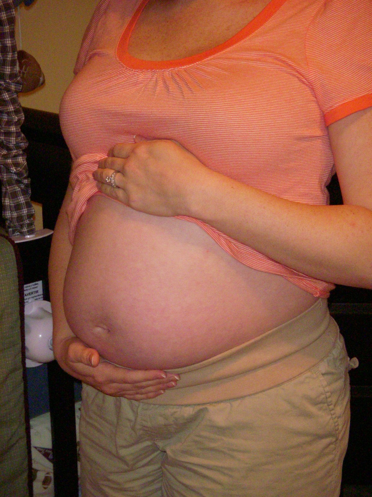 [24+Weeks+Mommy's+Belly+Shirt+Up.JPG]